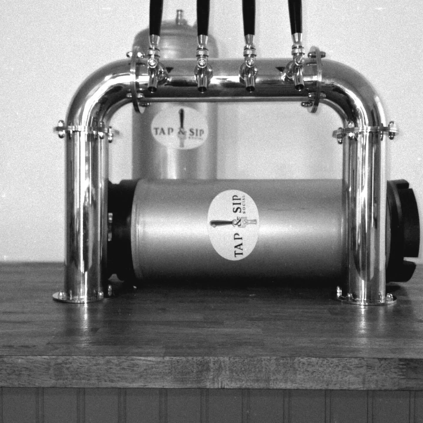 A statement tower.
Seamless pours.
Timeless style.

Draft/Kegged cocktails are how you stand out &mdash; without slowing service.

Curated taps. Consistent quality. Elevated guest experience.

Limited dates available.

For couples and hosts seeking a