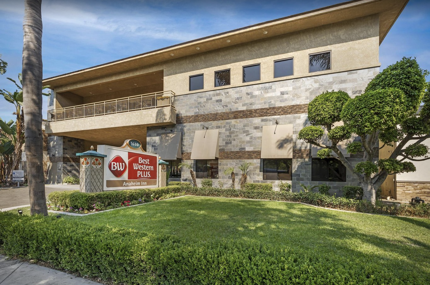 Best Western Hotels Across the Street from Disneyland: Two Budget Hotels, One Review