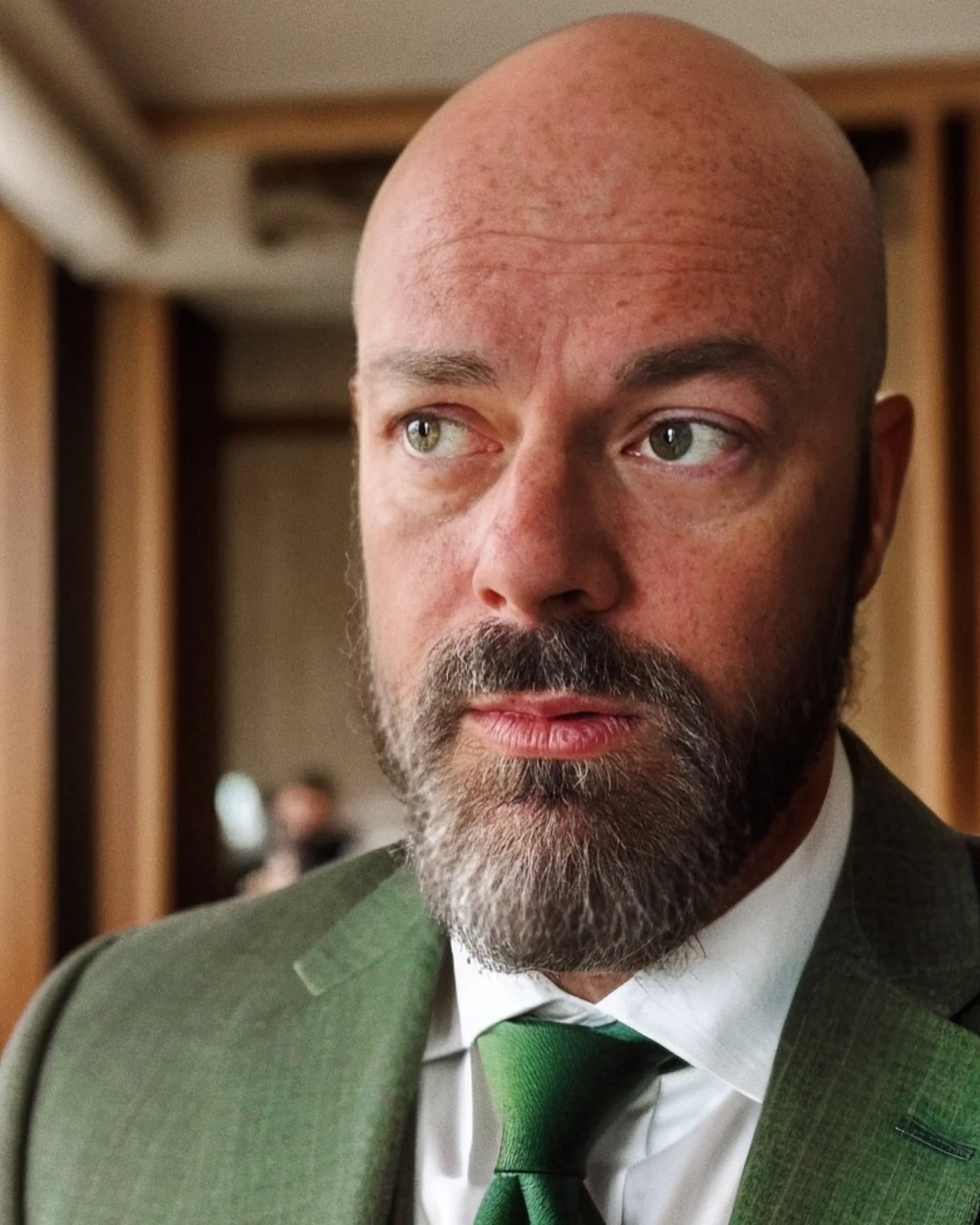 Get some green in your wardrobe.
🎭- @winktalent24 and @heymantalentagency