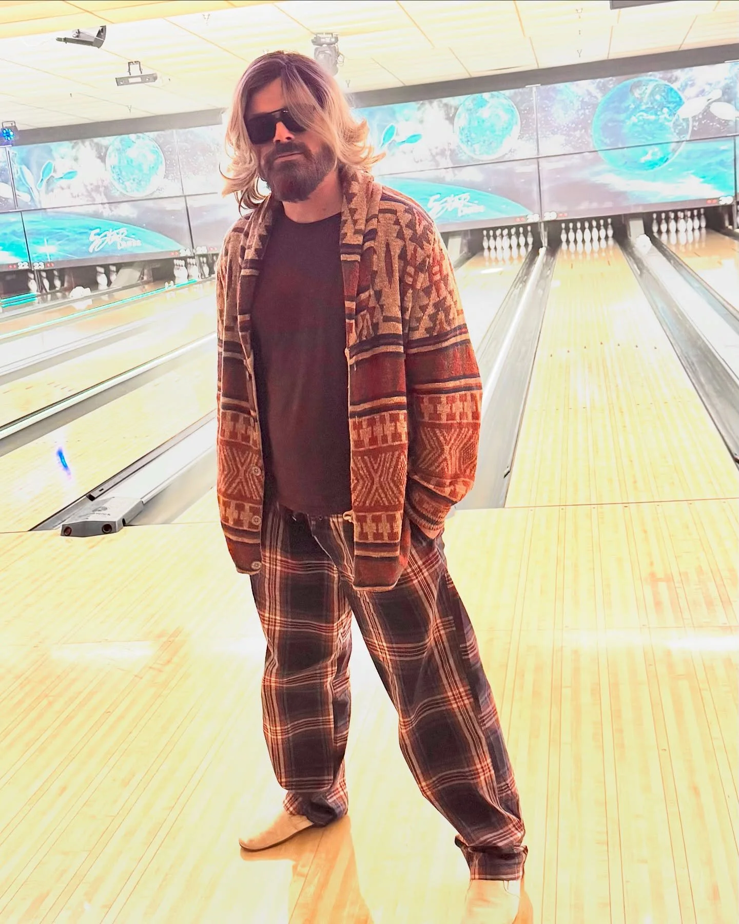 The Dude abides.  A little late to the table, but got to play a dream role thanks to @richardschwartzlawfirm and @winktalent24 
.
🎭- @winktalent24 and @heymantalentagency 
#actor #acting #setlife #commercial #superbowlad