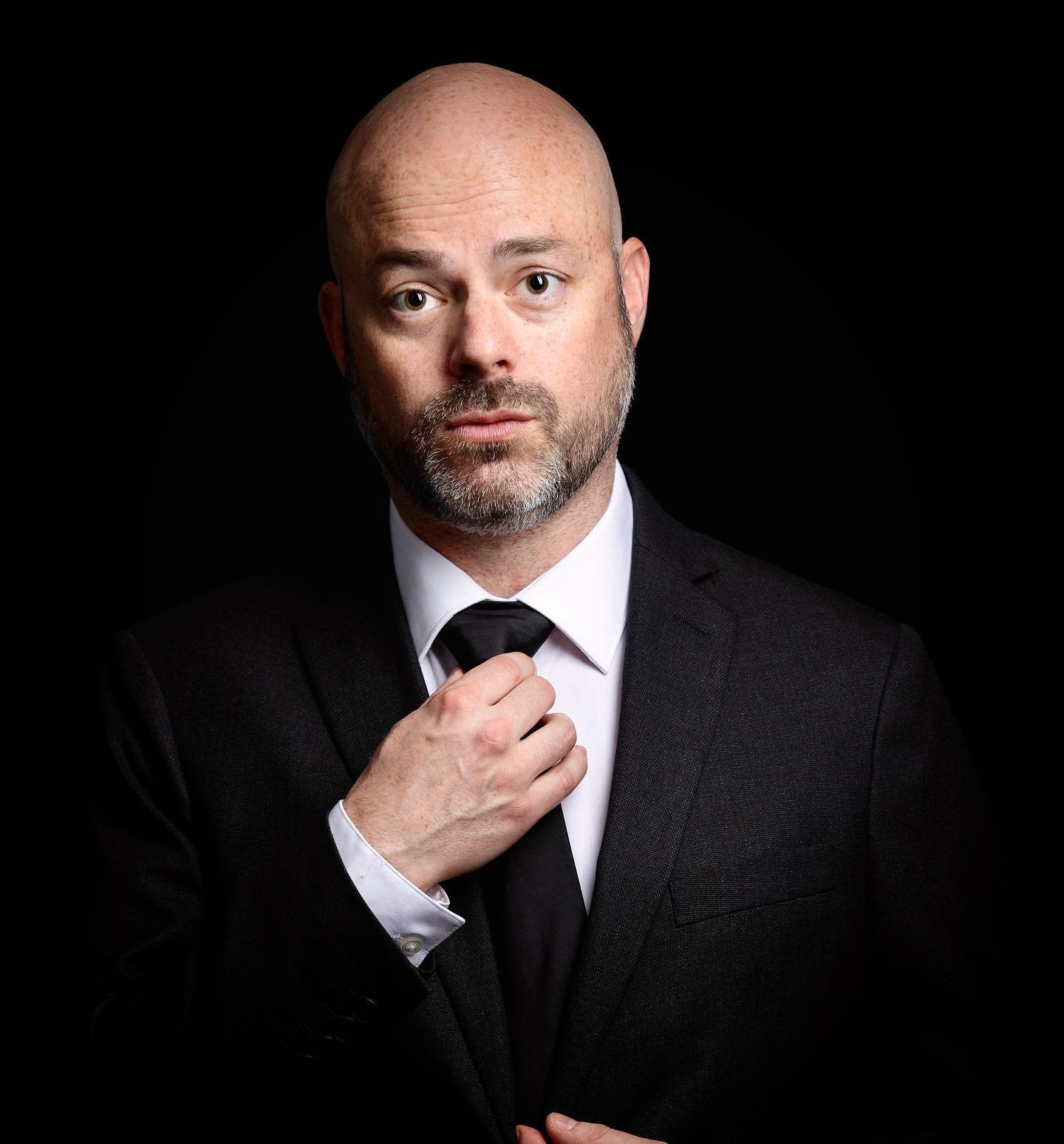 📸 by @tiano_joe 
@pro_exposure_photo 
.
Represented by @theigroup 
.
#actor #voiceover #headshots #suit #style #acting #detroittalent #joker #letswork