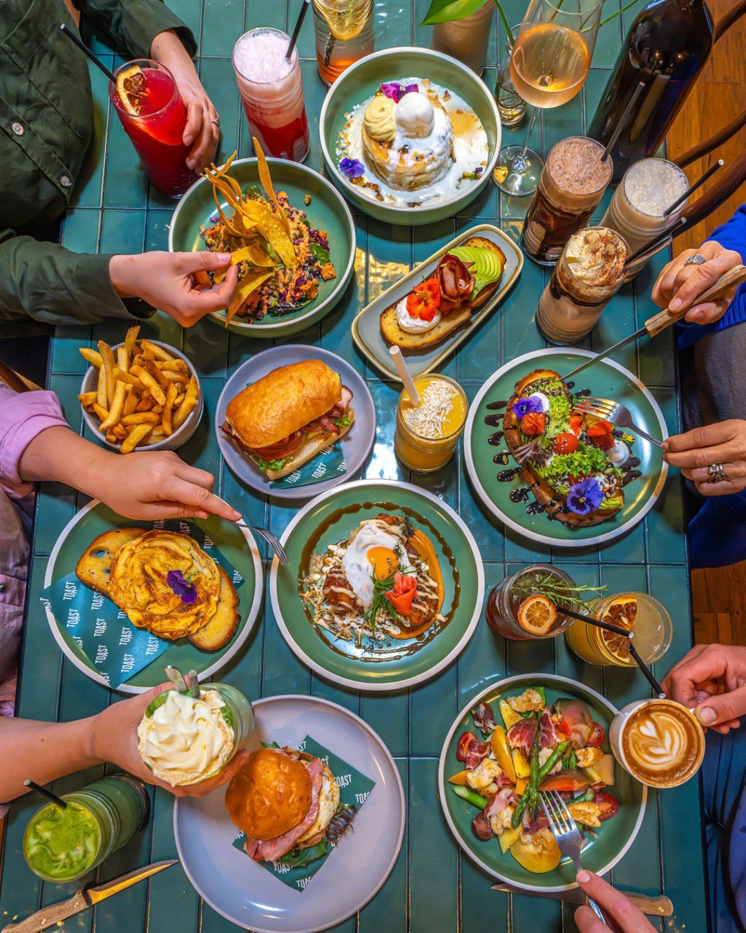 The table is set, all that&rsquo;s missing is you 🤍

Which one are you choosing?
🌮 Mexican Street Salad, a classic that never goes out of style.

🥞 The Pancakes, this season&rsquo;s craving, gluten-free, fresh and perfectly sweet.

🥪 And the new 