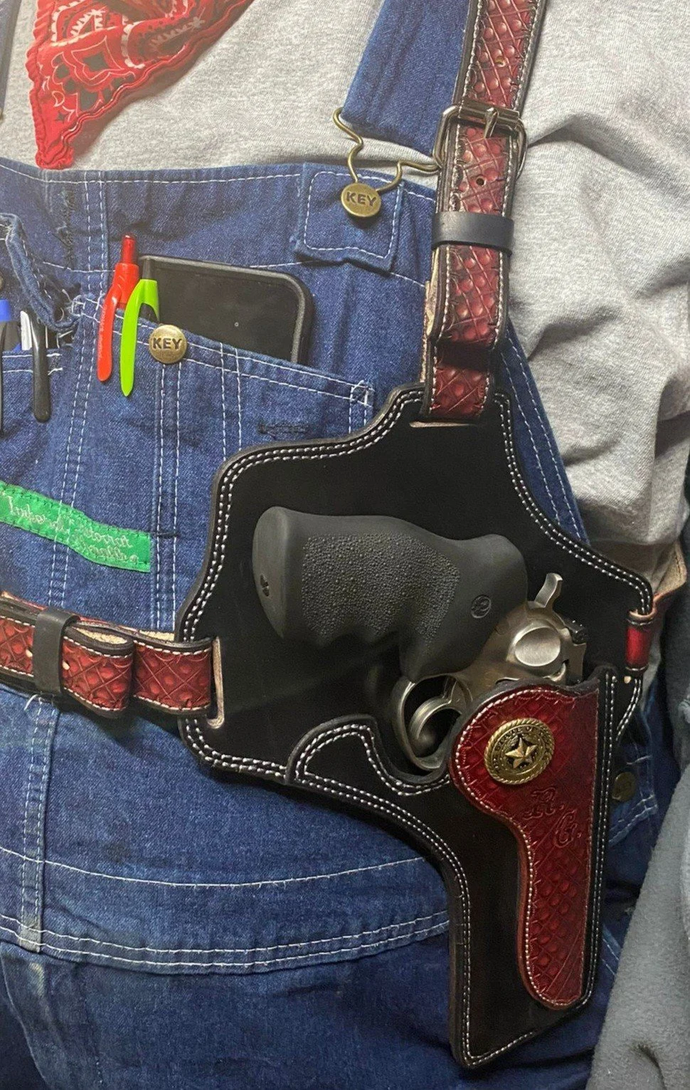 shoulder strap holster revolver.jpg