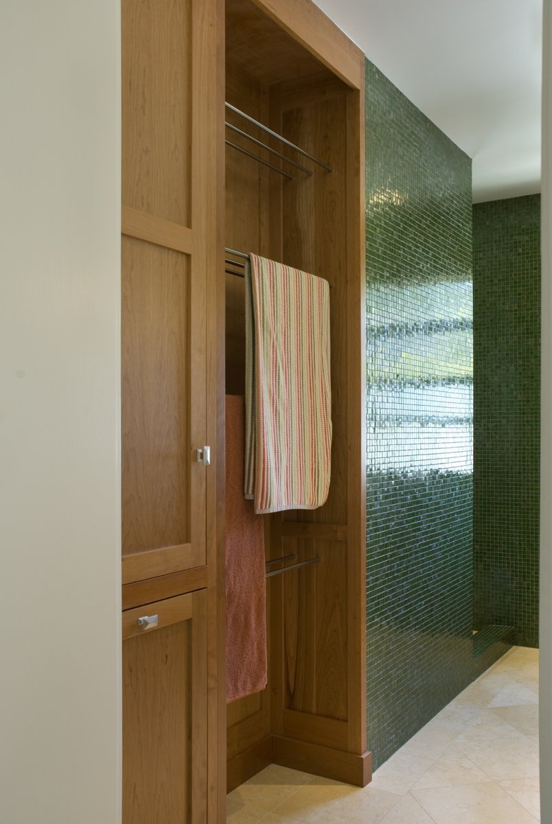 green_bathroom_rack.jpg