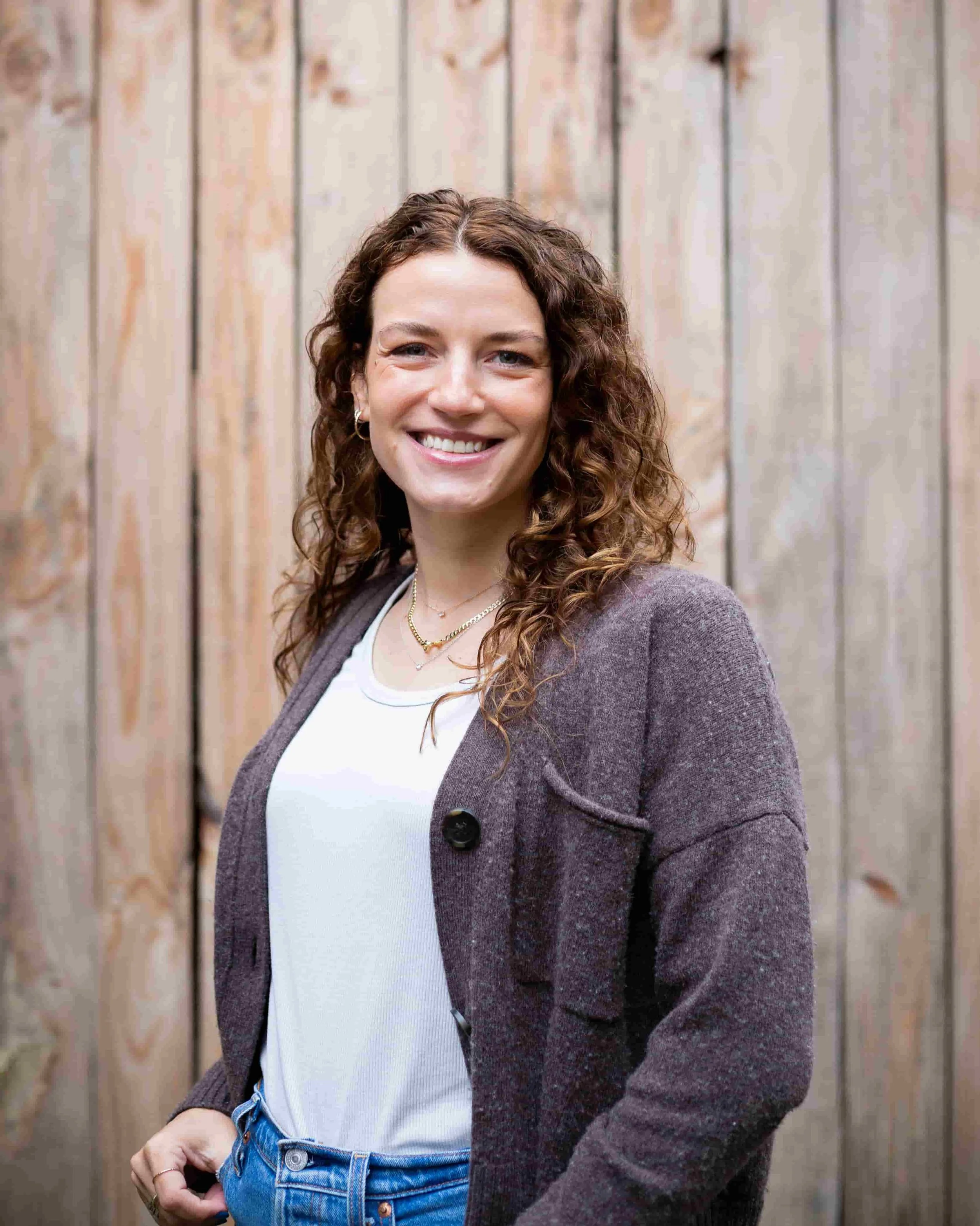 Rebecca Arcidiacono, LICSW, smiling in a portrait for True Growth Wellness