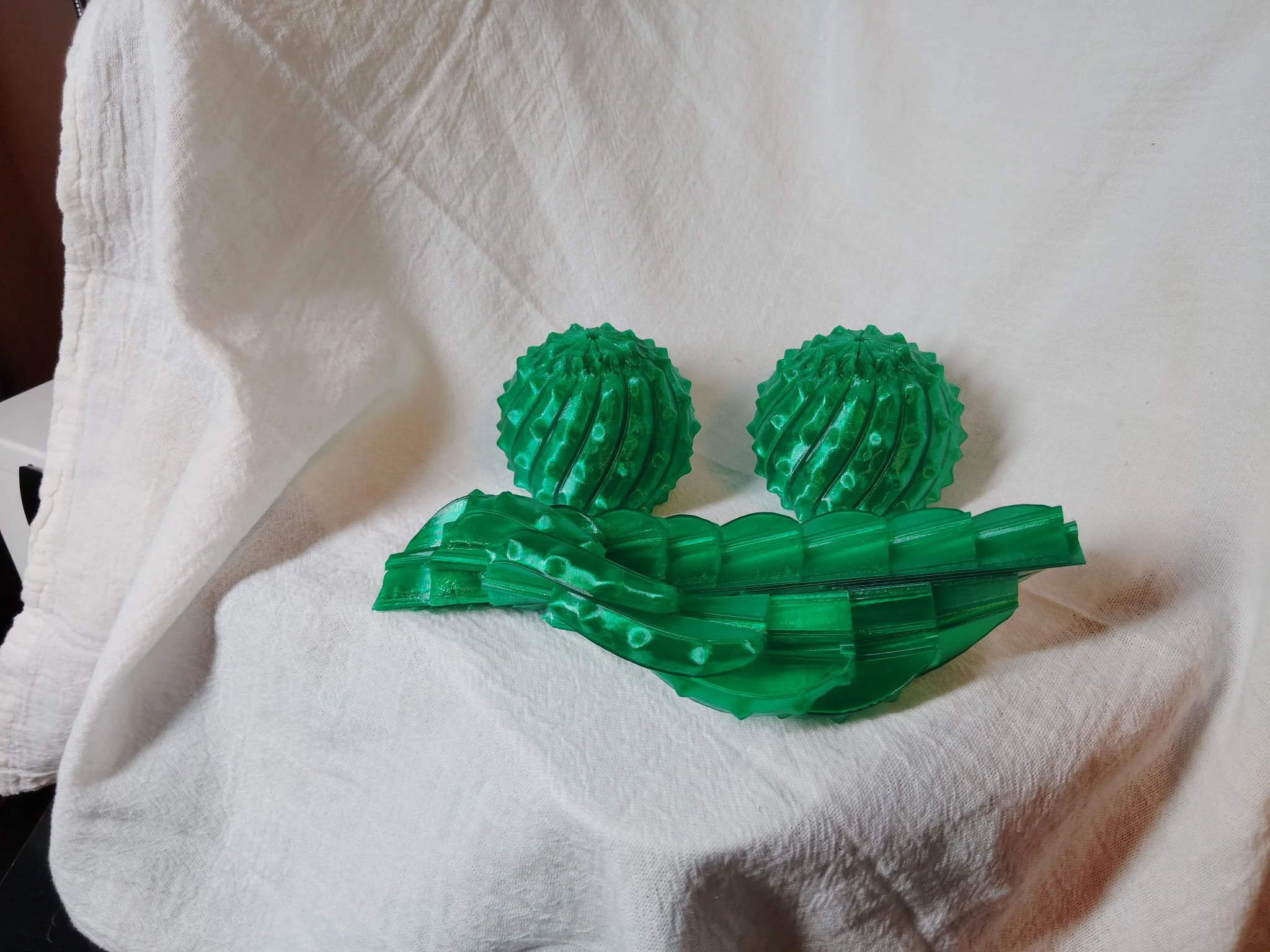 Spikey Cascading Ball