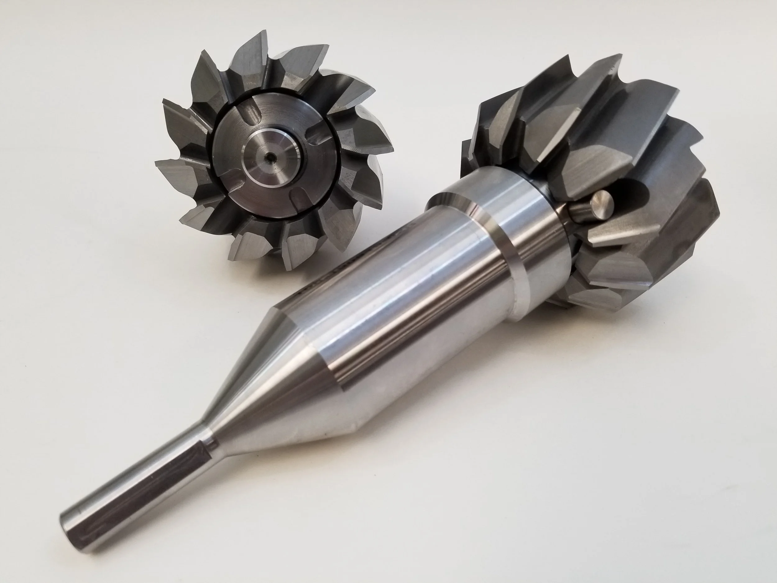 Custom arbor-mounted form milling cutter assembly designed for heavy-duty CNC machining and profile cutting applications
