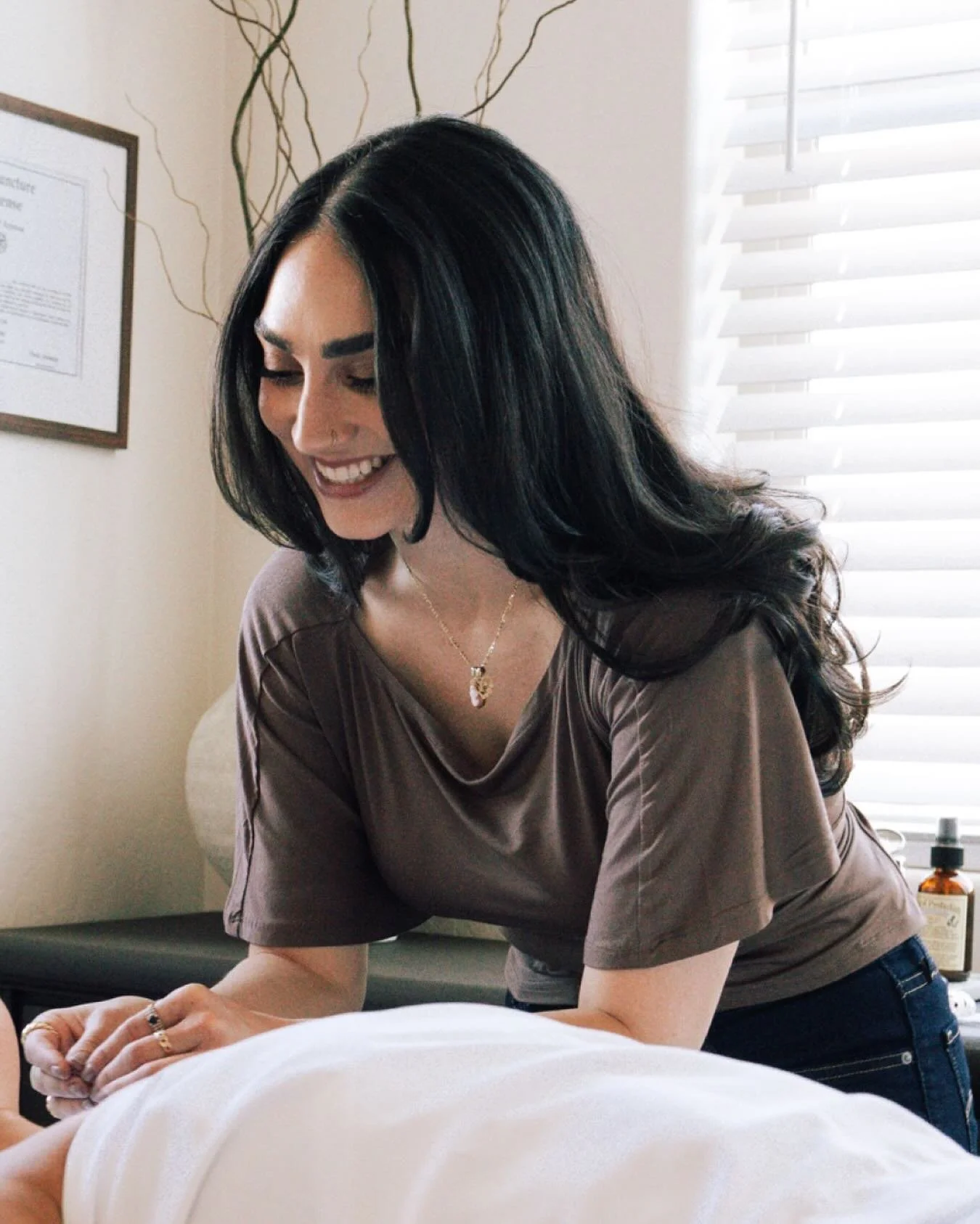 Meet your practitioner! 
I&rsquo;m Pilar, a practitioner of Traditional Chinese Medicine specializing in women&rsquo;s health and orthopedic care.
I support patients through hormonal changes, reproductive health, injury recovery, chronic pain, and mu