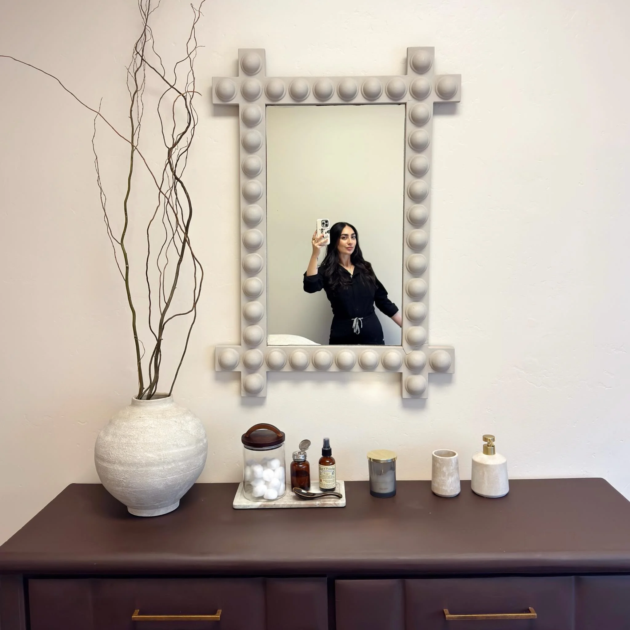 A new chapter begins here. 🪨✨
Still &amp; Stone has a brand new home in Flagstaff and we couldn&rsquo;t be more grateful to have a room at Davis Whole Family Health. If you&rsquo;ve been curious about acupuncture &mdash; for pain, stress, hormones, 