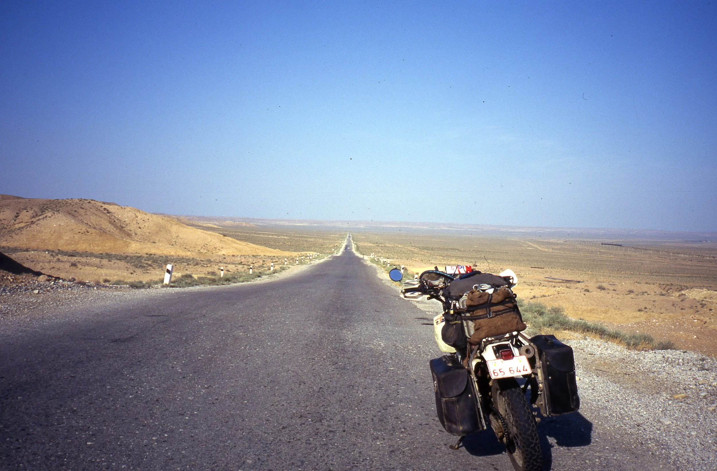 AzerbijanDesertRoad.jpg