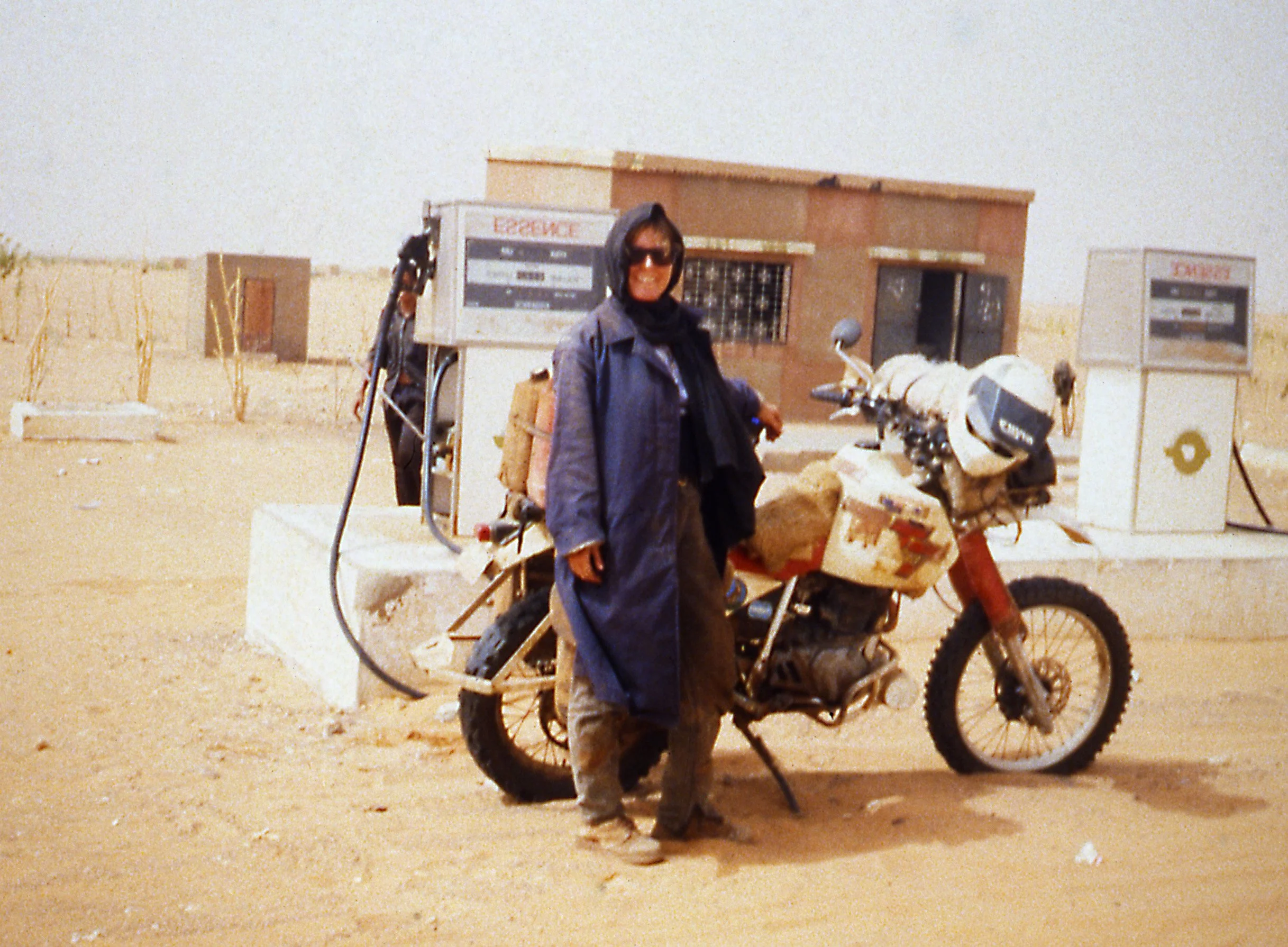 Africa_MauritaniaPetrolStation.jpg