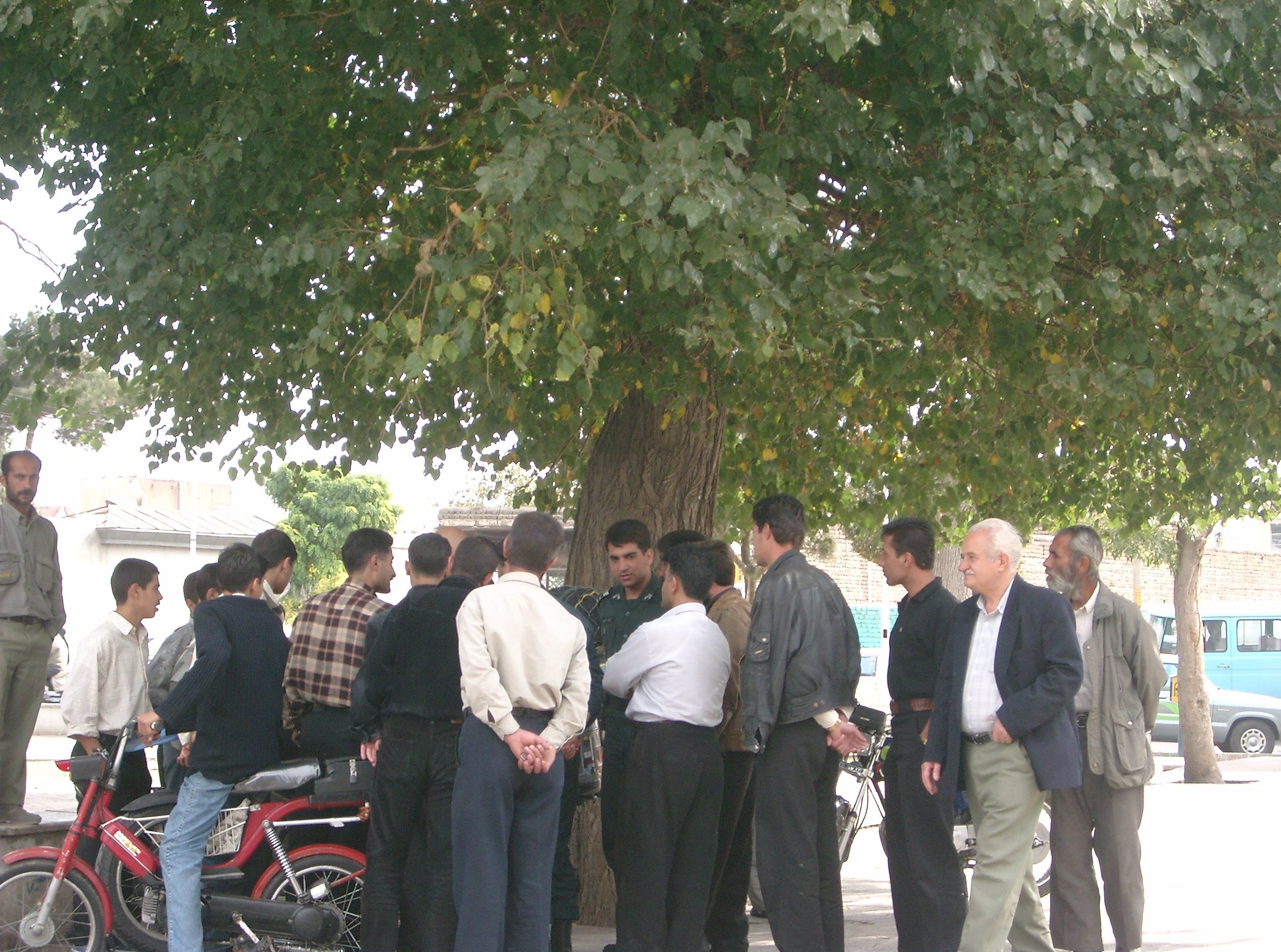 Iran - Ghazvin 3821 mirrored mosque and brian surrounded   27.JPG