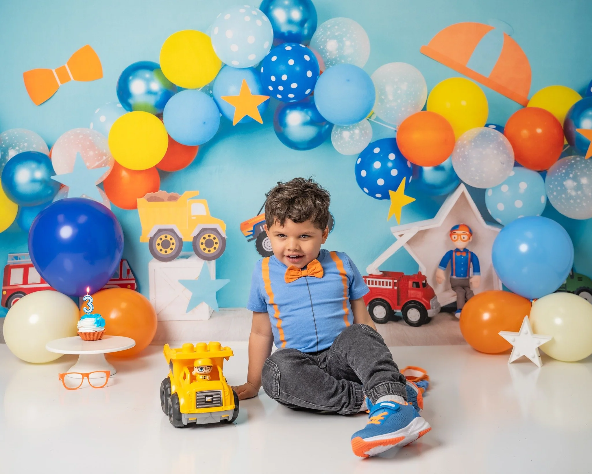 ✨ &ldquo;Blippi: where every little moment becomes a big memory.&rdquo; ✨
✨ &ldquo;Blippi: donde cada peque&ntilde;o momento se convierte en un gran recuerdo.&rdquo; ✨
The most genuine smiles and childhood magic shine brightest when everything feels 