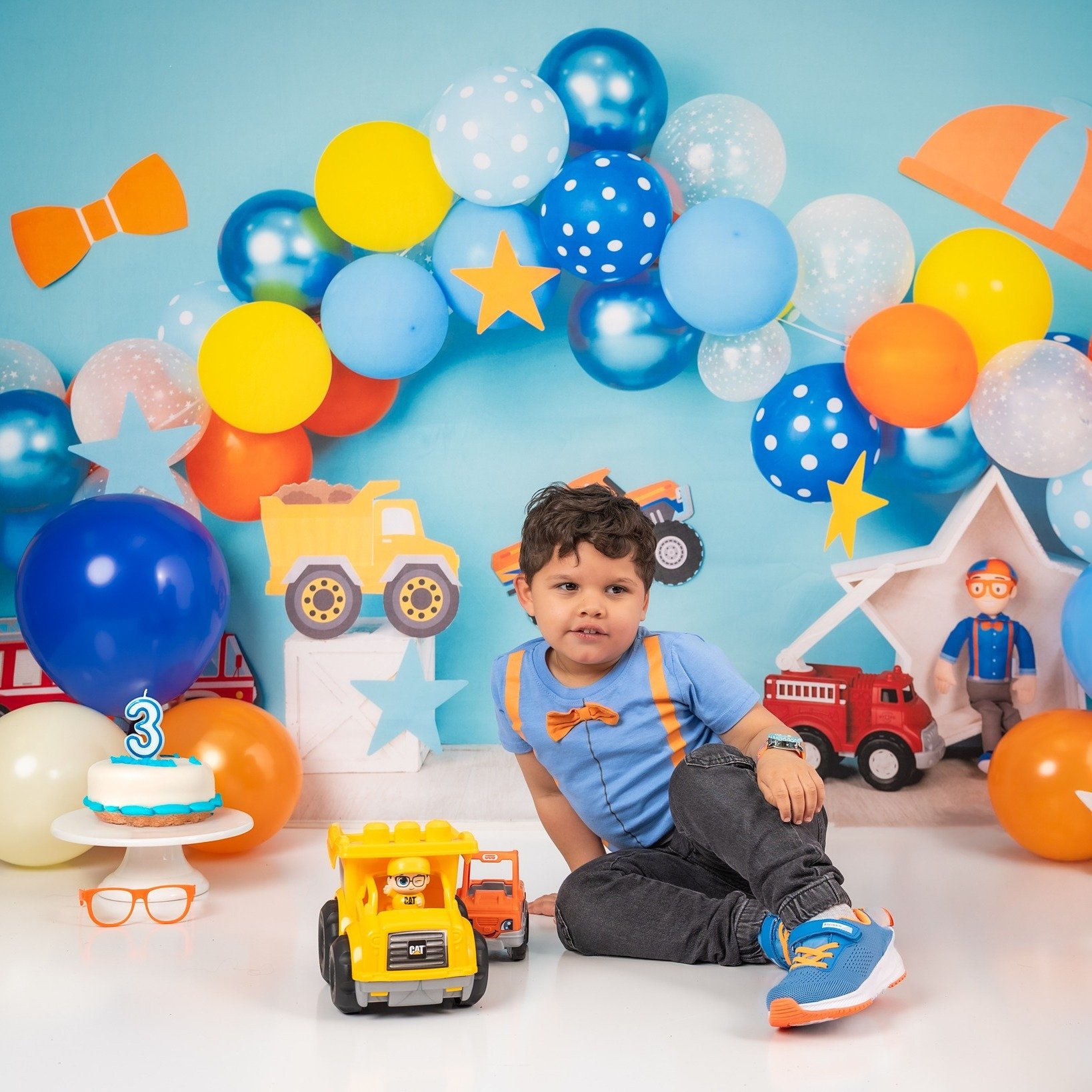 ✨ &ldquo;Blippi: where every little moment becomes a big memory.&rdquo; ✨
✨ &ldquo;Blippi: donde cada peque&ntilde;o momento se convierte en un gran recuerdo.&rdquo; ✨

The most genuine smiles and childhood magic shine brightest when everything feels