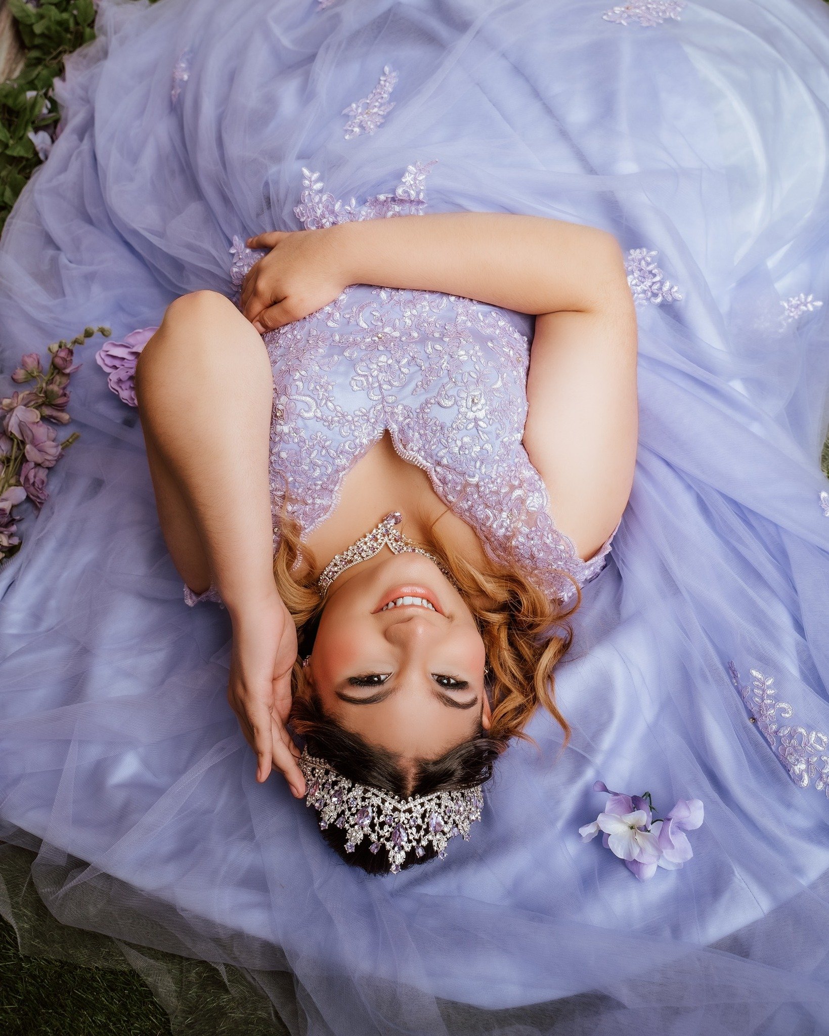 She only turns 15 once ✨ ✨ Solo cumple 15 una vez ✨

Celebrate her quincea&ntilde;era with a photoshoot as unforgettable as this milestone. From the dress to the details, every moment deserves to be captured beautifully. 💖 📸 

✨ Solo cumple 15 una 