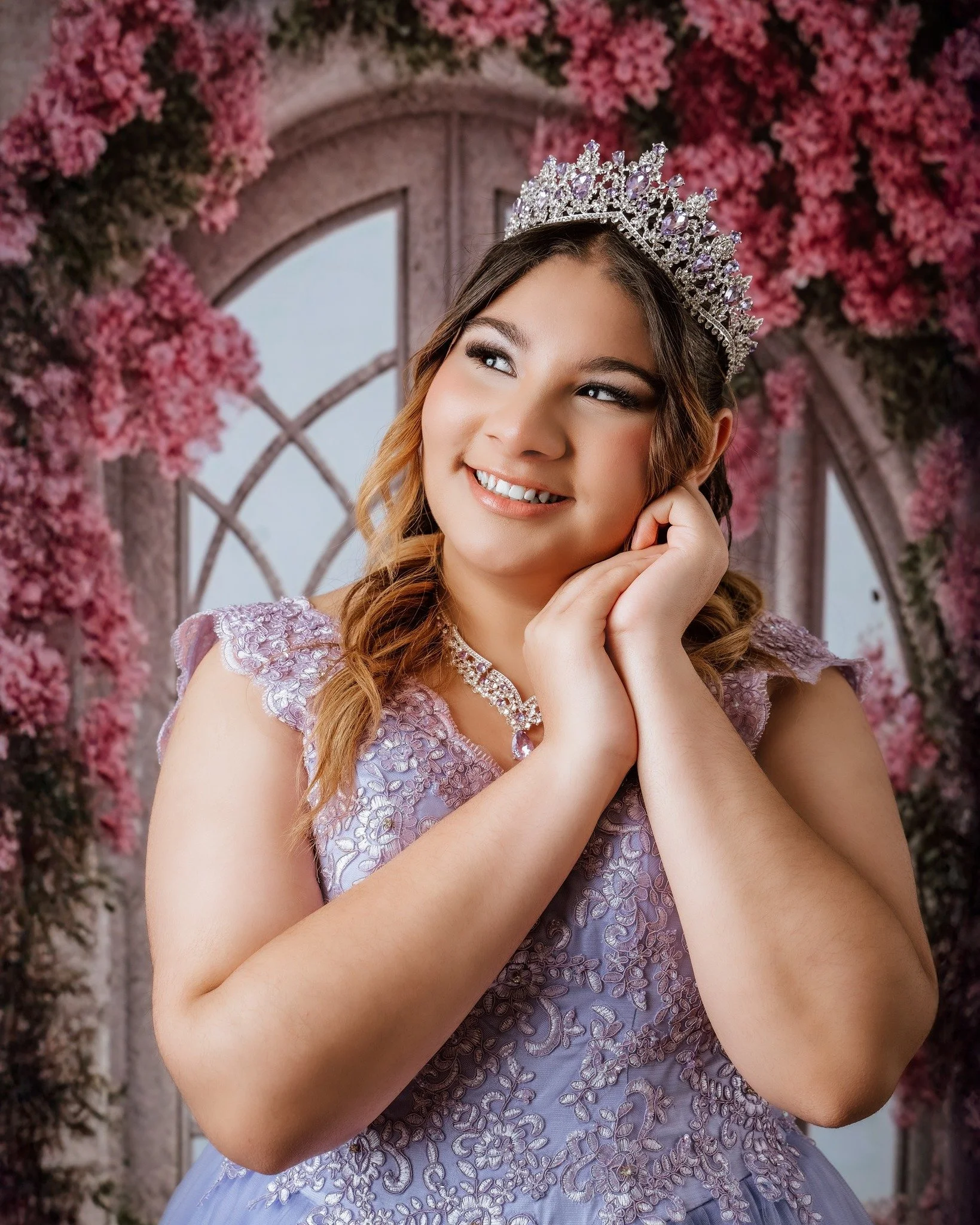She only turns 15 once ✨ ✨ Solo cumple 15 una vez ✨

Celebrate her quincea&ntilde;era with a photoshoot as unforgettable as this milestone. From the dress to the details, every moment deserves to be captured beautifully. 💖 📸 

✨ Solo cumple 15 una 