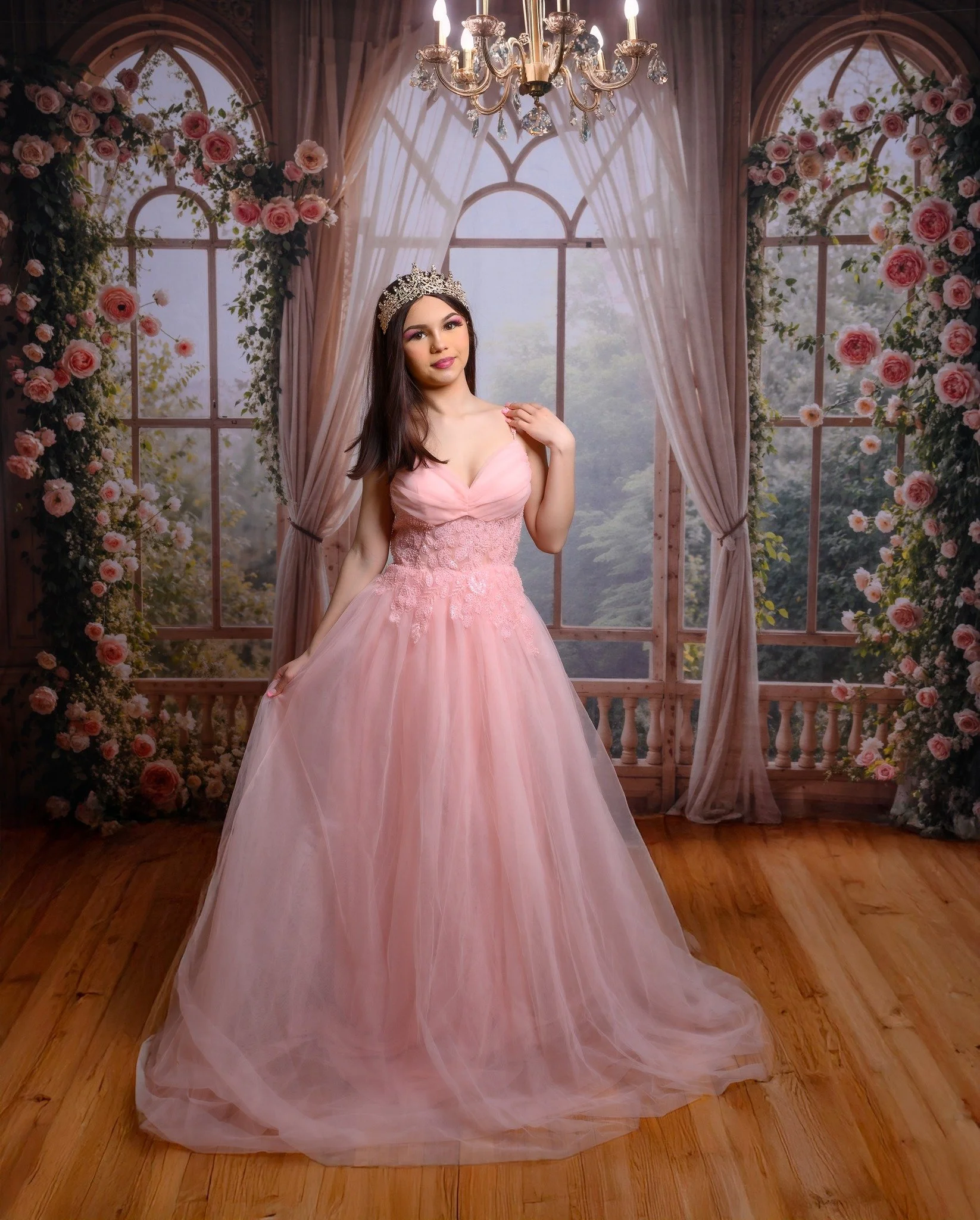 Celebrate this once‑in‑a‑lifetime moment with a beautiful Quincea&ntilde;era studio or indoor session 💕
✔️ Dress &amp; accessories included
✔️ Professional studio or outdoor setup
💄 Makeup service available
📸 Sessions starting at just $135
Let us 