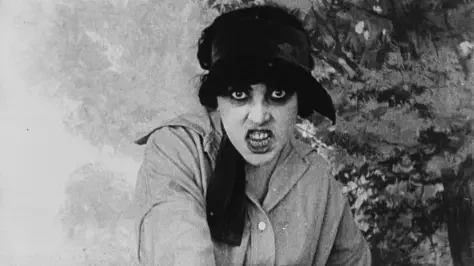 Watching the Frame Think: Explicit and Implicit Narratives in Les Vampires