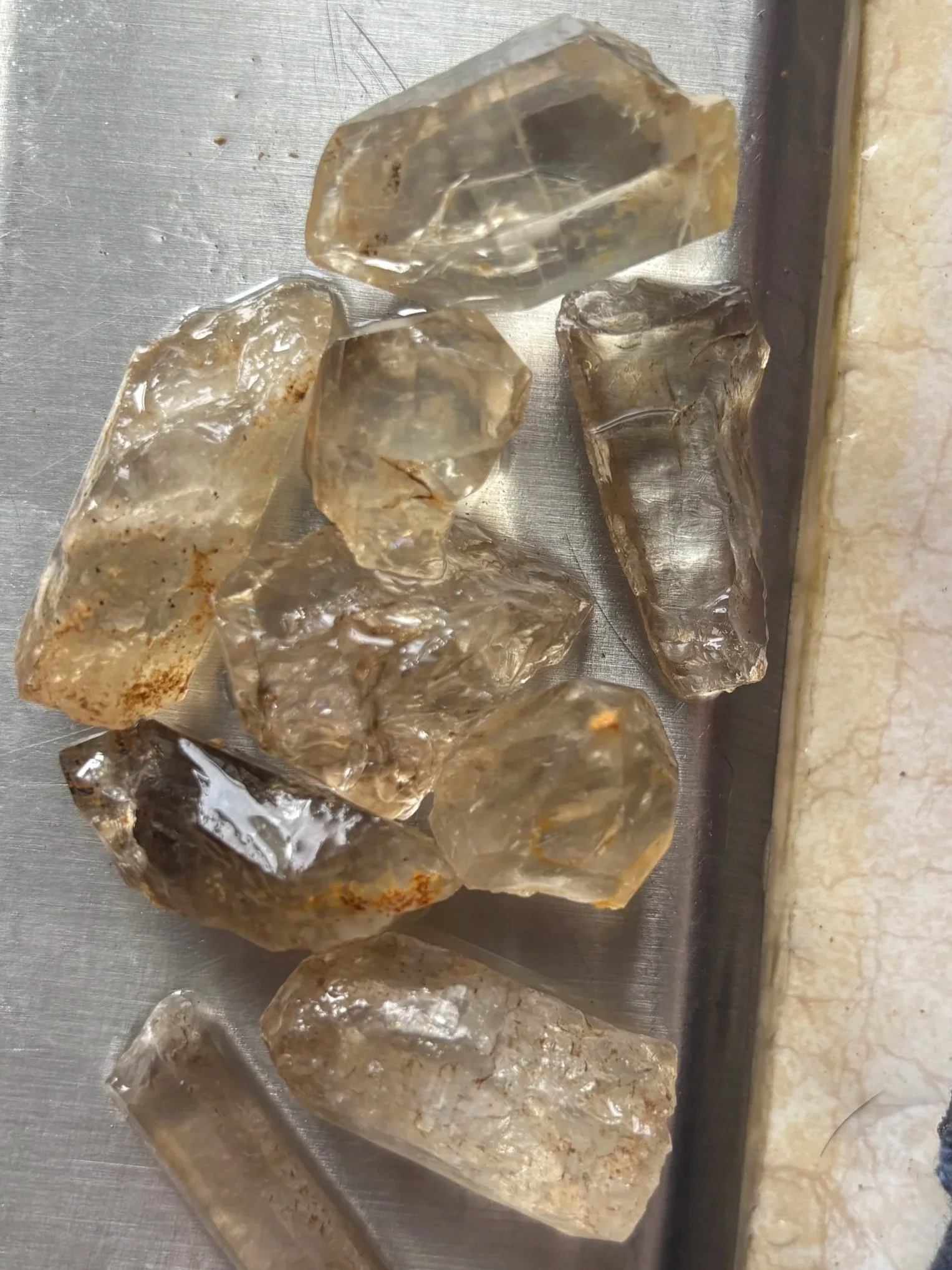 Clear quartz crystal package