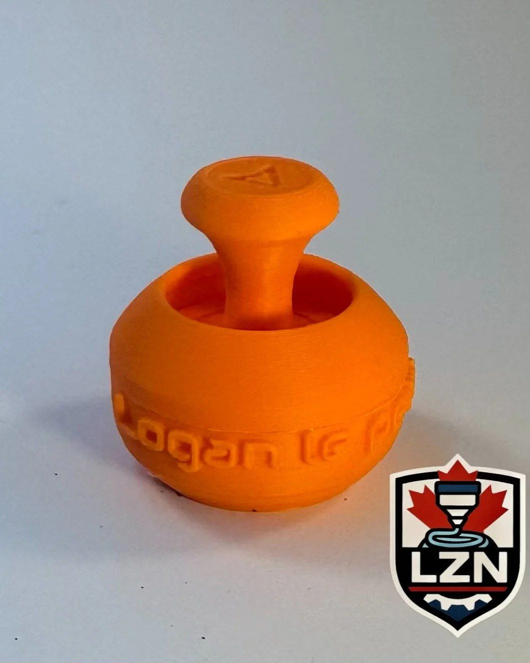 Fidget Logan le petit guerrier!

Passez-votre stresse avec ce mignon petit fidget qui agit comme un "joystick" de controleur de jeux video. Disponible sur LZN3D.com!