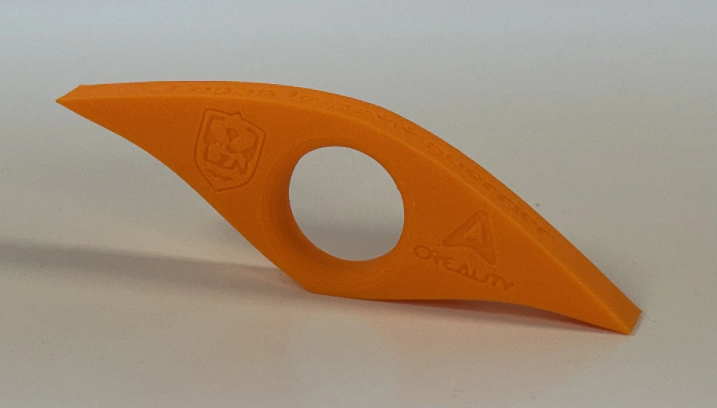 Ouvre-livre de pouce (support de lecture) – Logan le petit guerrier