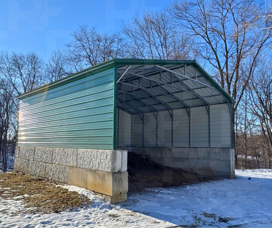 Steel aggregate bin with open equipment access