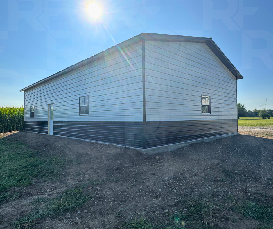 Metal garage built near Lake Choctaw in London Ohio