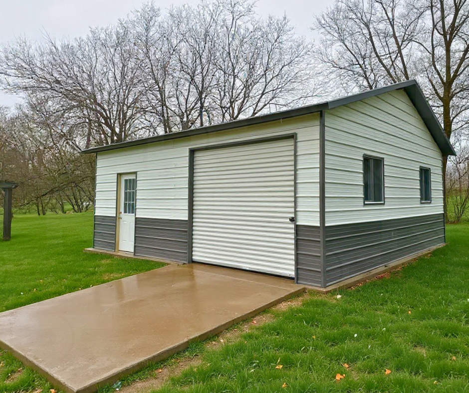 24x25 metal garage in Lebanon Ohio with horizontal siding and 1-foot overhang