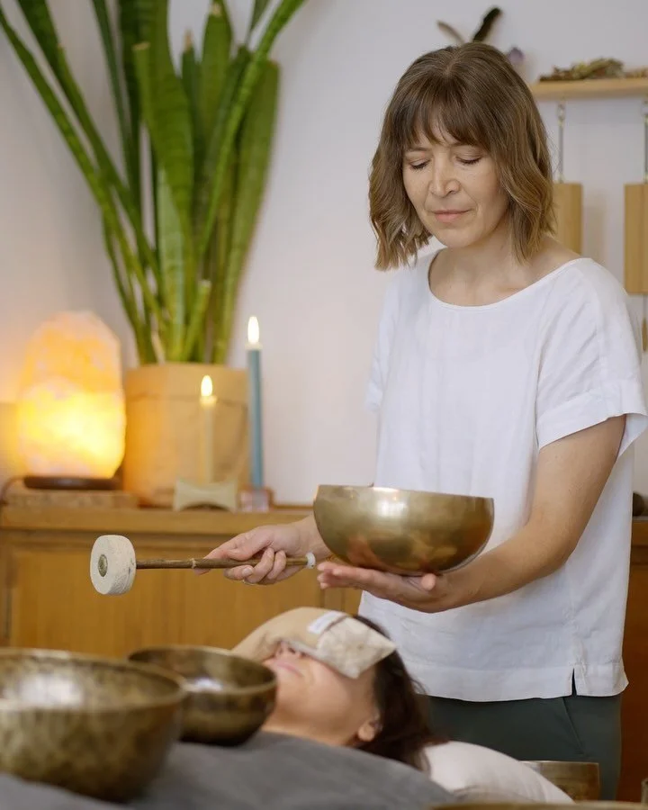 There&rsquo;s been a bit of a disruption to our tranquil therapy space over the past 2 months due to a building development happening nearby. So we&rsquo;ve had to tweak our sound therapy appointment times to work around the construction noise.

@kin