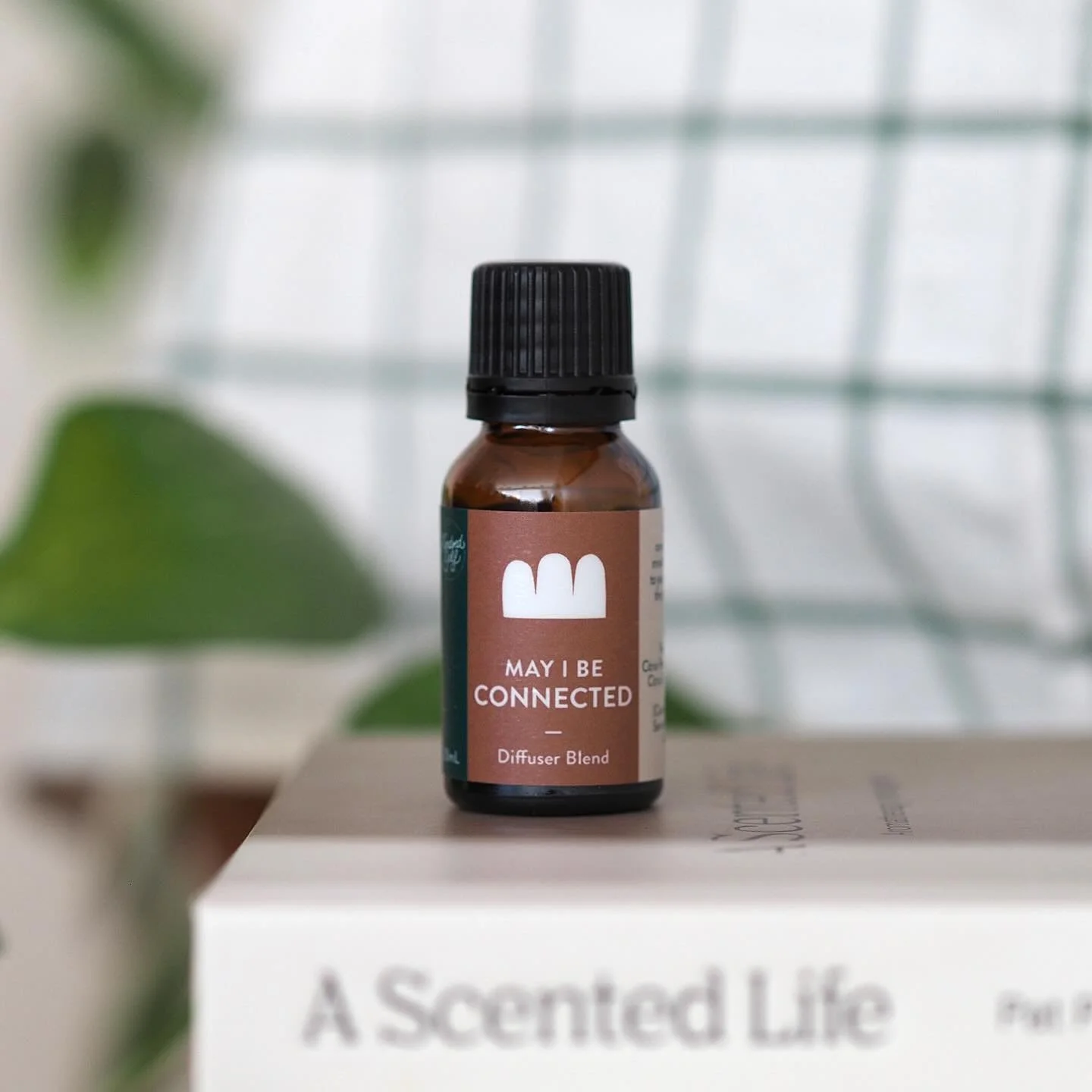 Did you know @kindred_self &lsquo;s newly revised essential oil blend &lsquo;May I Be Connected&rsquo; was created to calm the nervous system, support emotional balance, and offer a moment of connection to self - especially during times of hormonal t