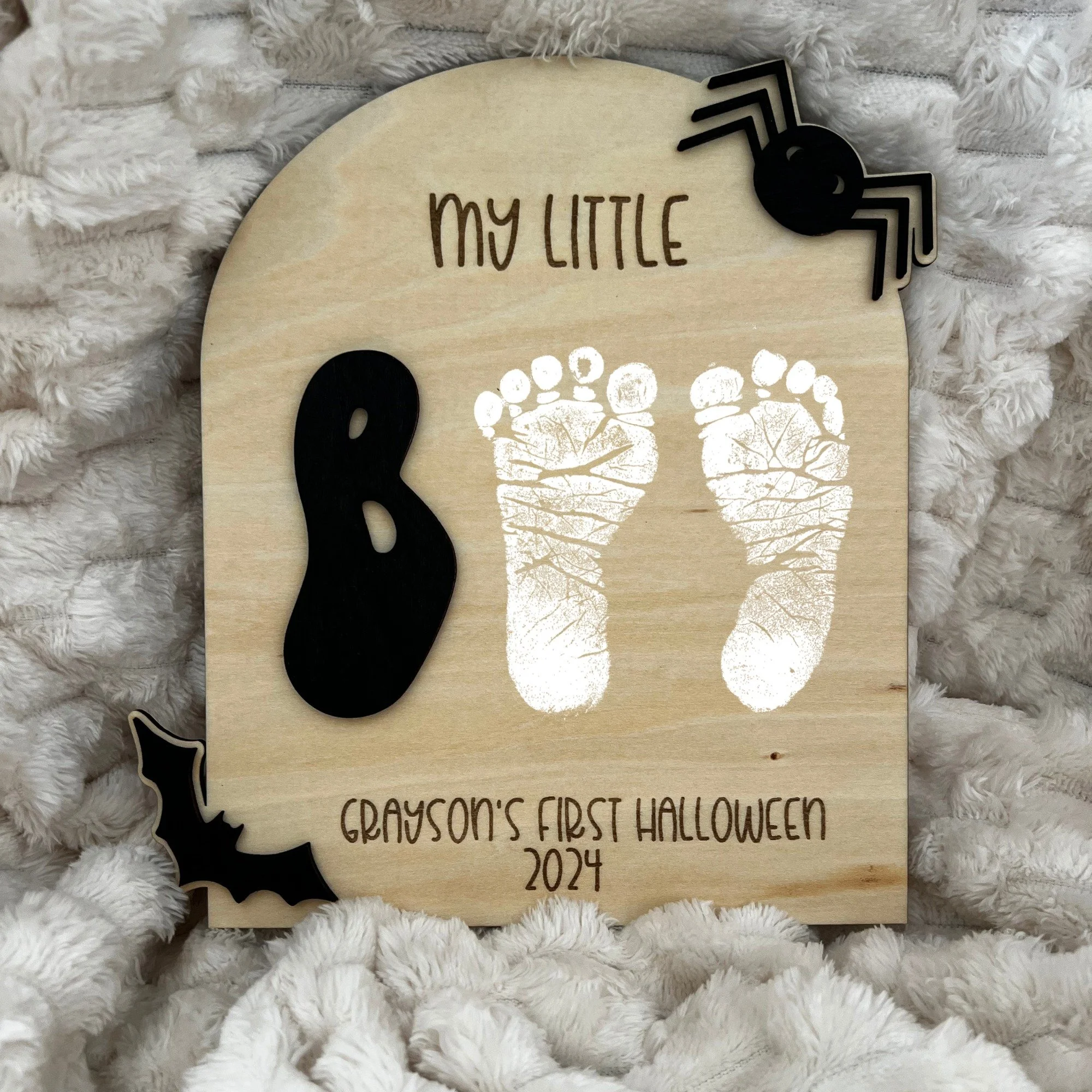 Celebrating baby's first Halloween this year? 
This is the PERFECT keepsake of their first spooky season 🖤👻👣
Comes in "My Little Boo" or "Our Little Boo"
Shipping and local pick up available. 
#halloween #baby #firsthalloween #