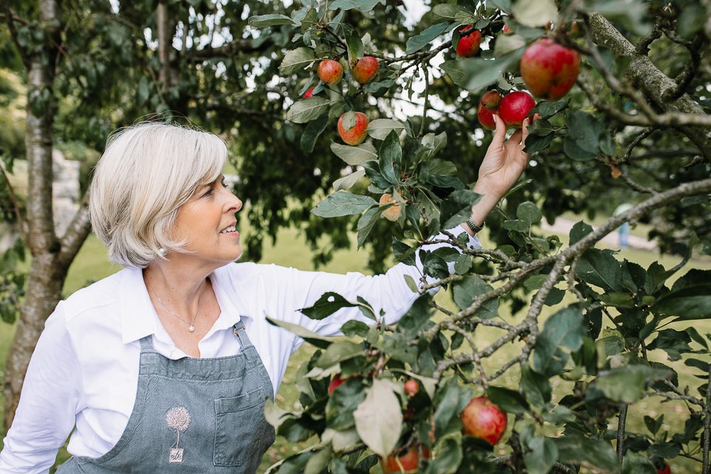 susan apple pick.jpg