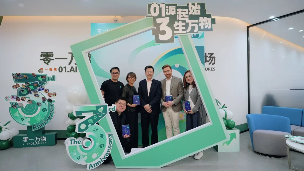 Danilo McGarry, Bessie Lee, Milan Chiang and the Nexthing team with Dr. Kai-Fu Lee at 01.AI in Beijing