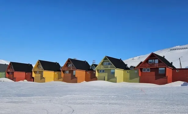 SPRINGTIME IN SVALBARD ARCTIC EXPEDITION CRUISE 11 – 20 MAY 2025