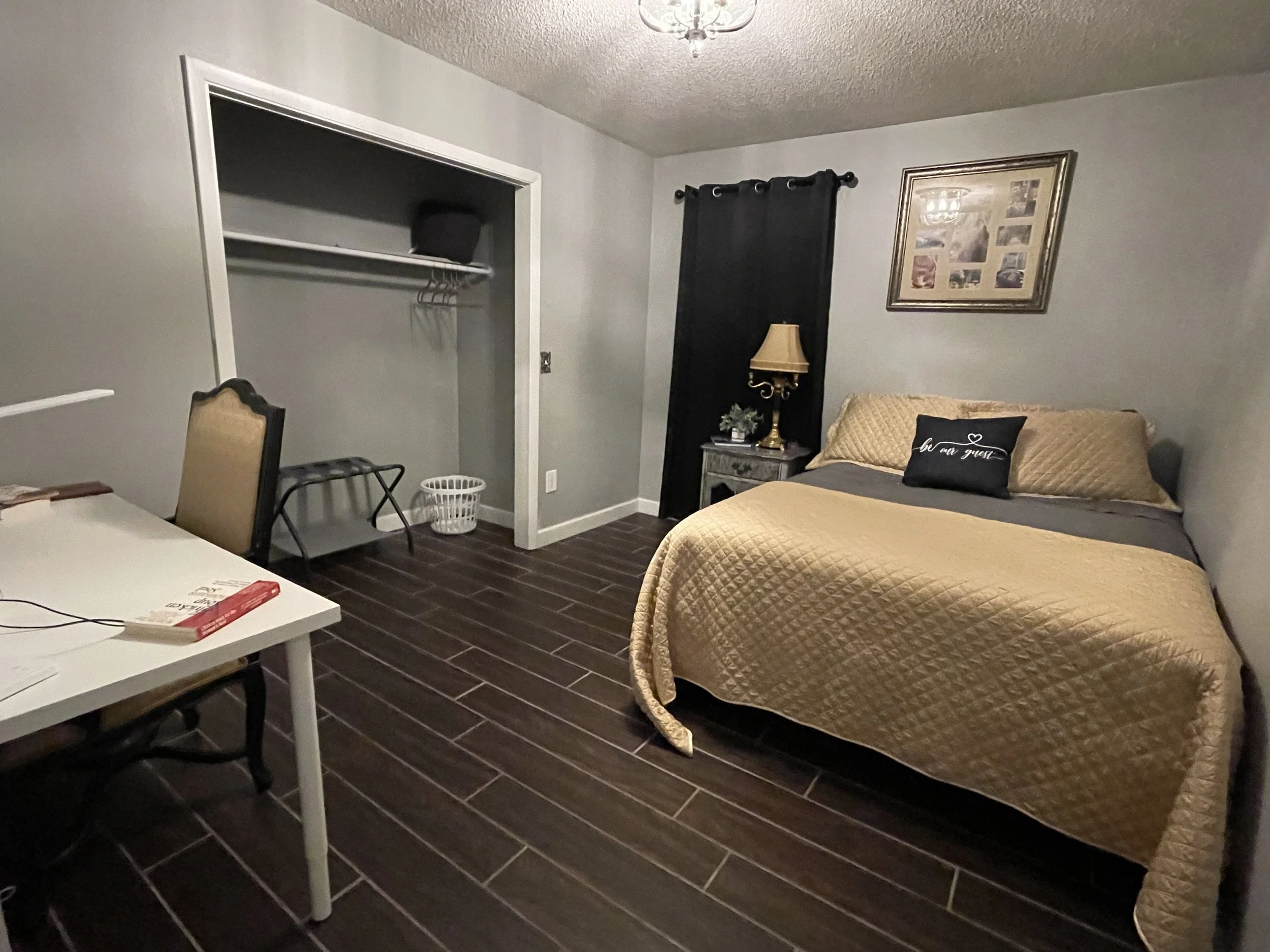 Airbnb bedroom with queen size bed with desk for guests