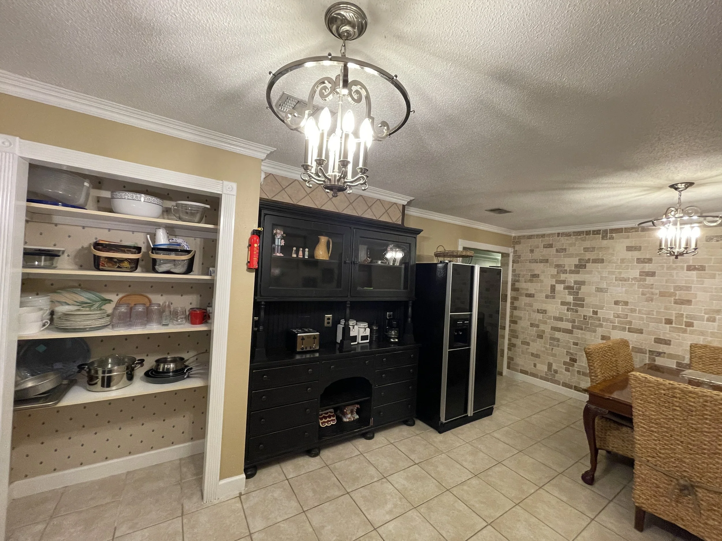Open shelving in kitchen for easy access to essentials for entertaining or breakfast with the family.