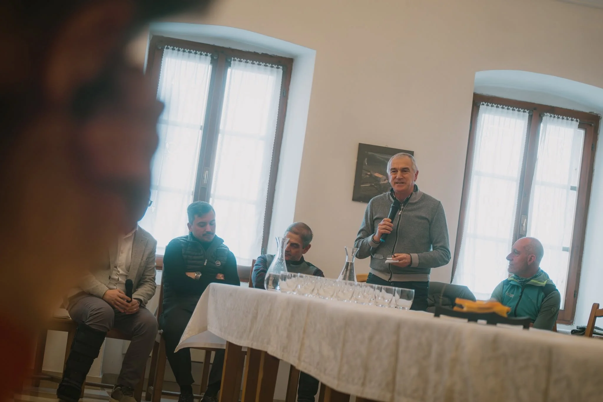 Walter Nicoletti, giornalista e conduttore di BuonAgricoltura, presenta un evento di degustazione di vino a Maso Bergamini a Martignano.