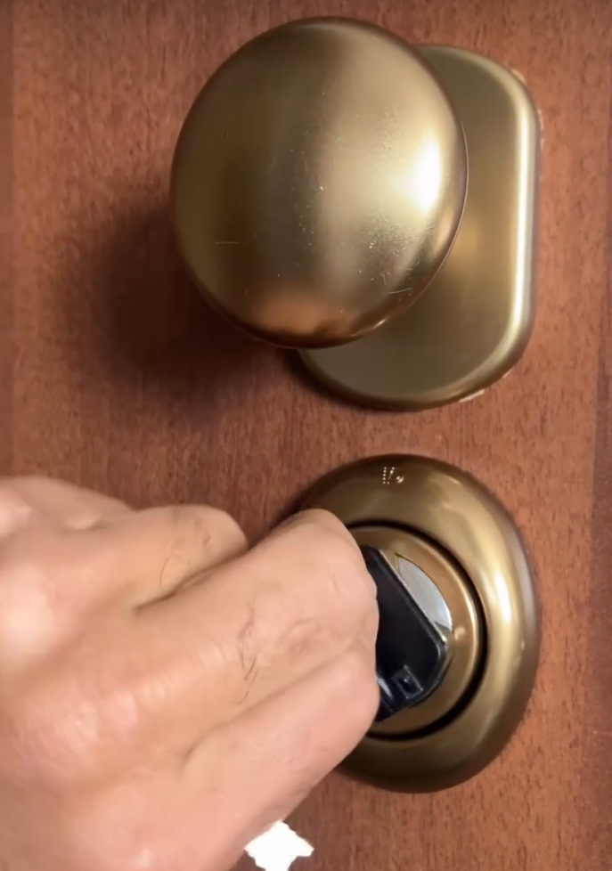 Defender Magnetico con cilindro Evva 4KS