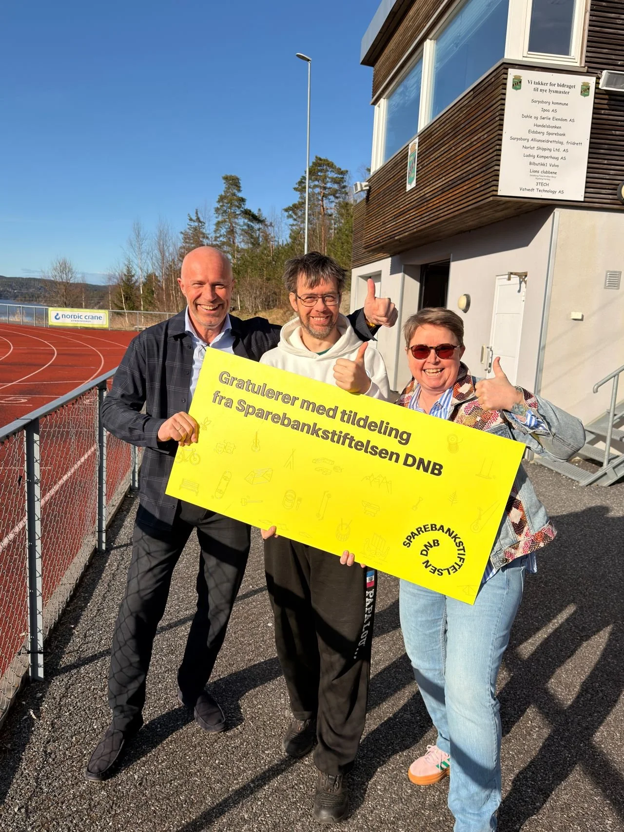 Hundreogfemtitusen takk til Sparebankstiftelsen DNB for 150.000kr til Fontenehuset Sarpsborg🧡 &Oslash;ystein Undrum, Banksjef, overleverte dette personlig i g&aring;r. 

Med dette kan vi:
✨ Ferdigstille kj&oslash;kkenet v&aring;rt
✨ Inkludere flere 