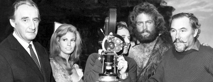 Mario Nascimbene sul set del film Un milione di anni fa.