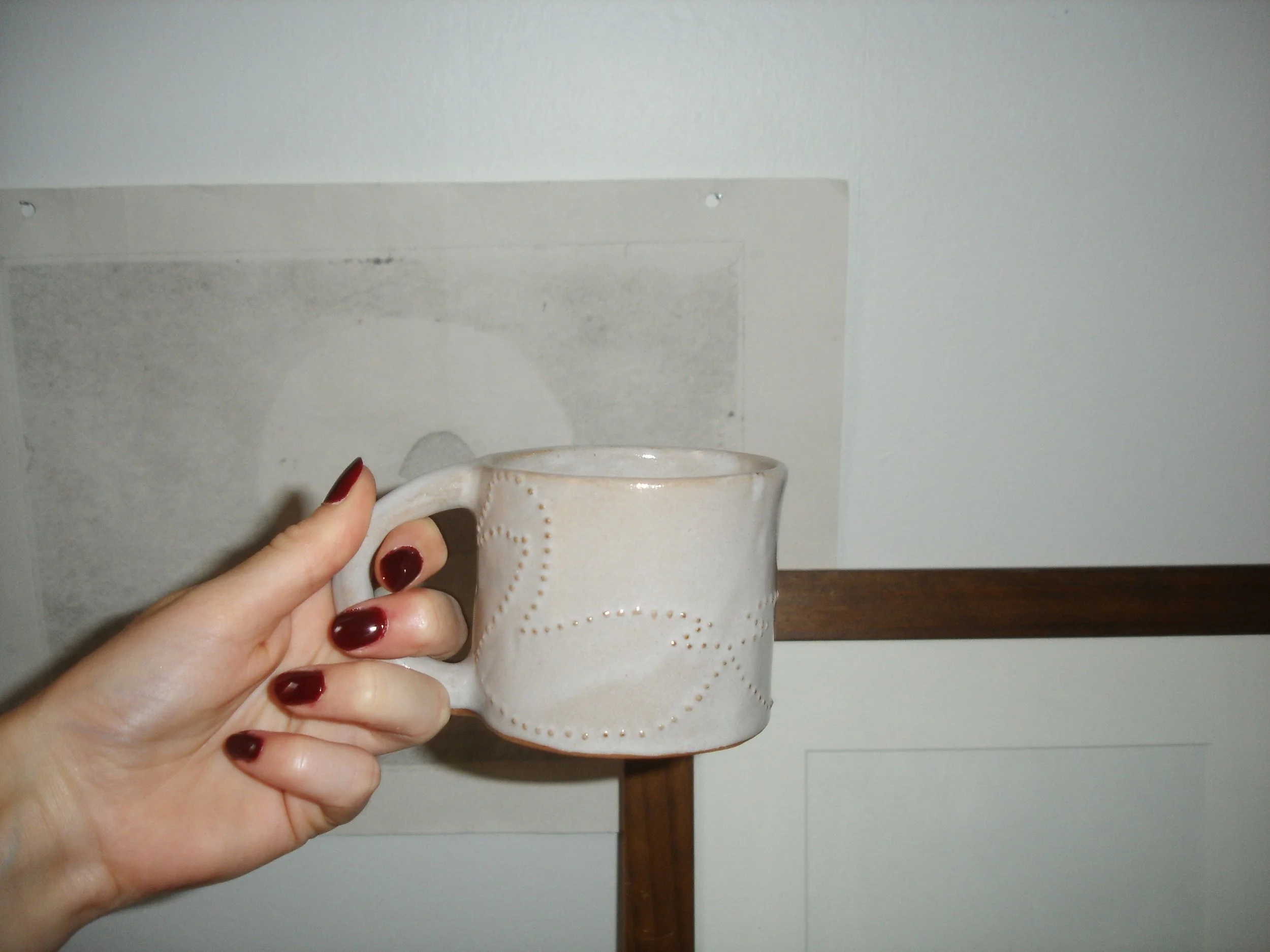 Decoration Saves ceramic mug with dot detail