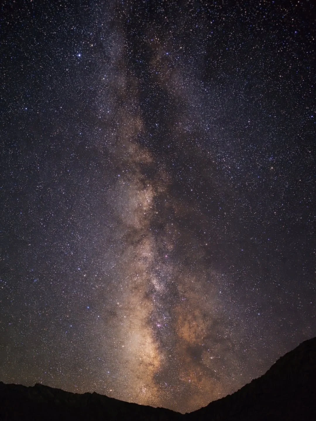 Ladakh, Aug 25. We were starting our really offbeat trail from this lovely village called Matho. We reached pretty late, so all that was left to do was take a short walk to acclimatise a bit, then dinner and call it a night. 
But the moment we steppe