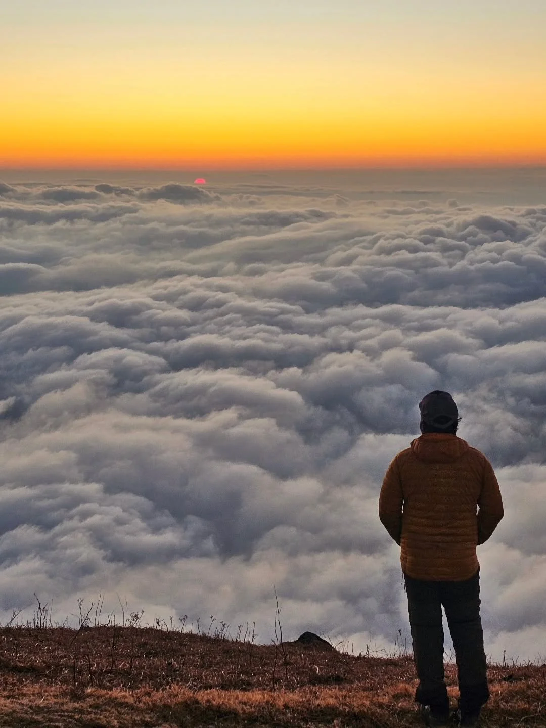 Some days in the mountains feel harder than expected.
Those are the days you remember the most.
.
@tourdeoutdoors

 #himalayas #trekkingindia #mountainlife #trekkingadventures