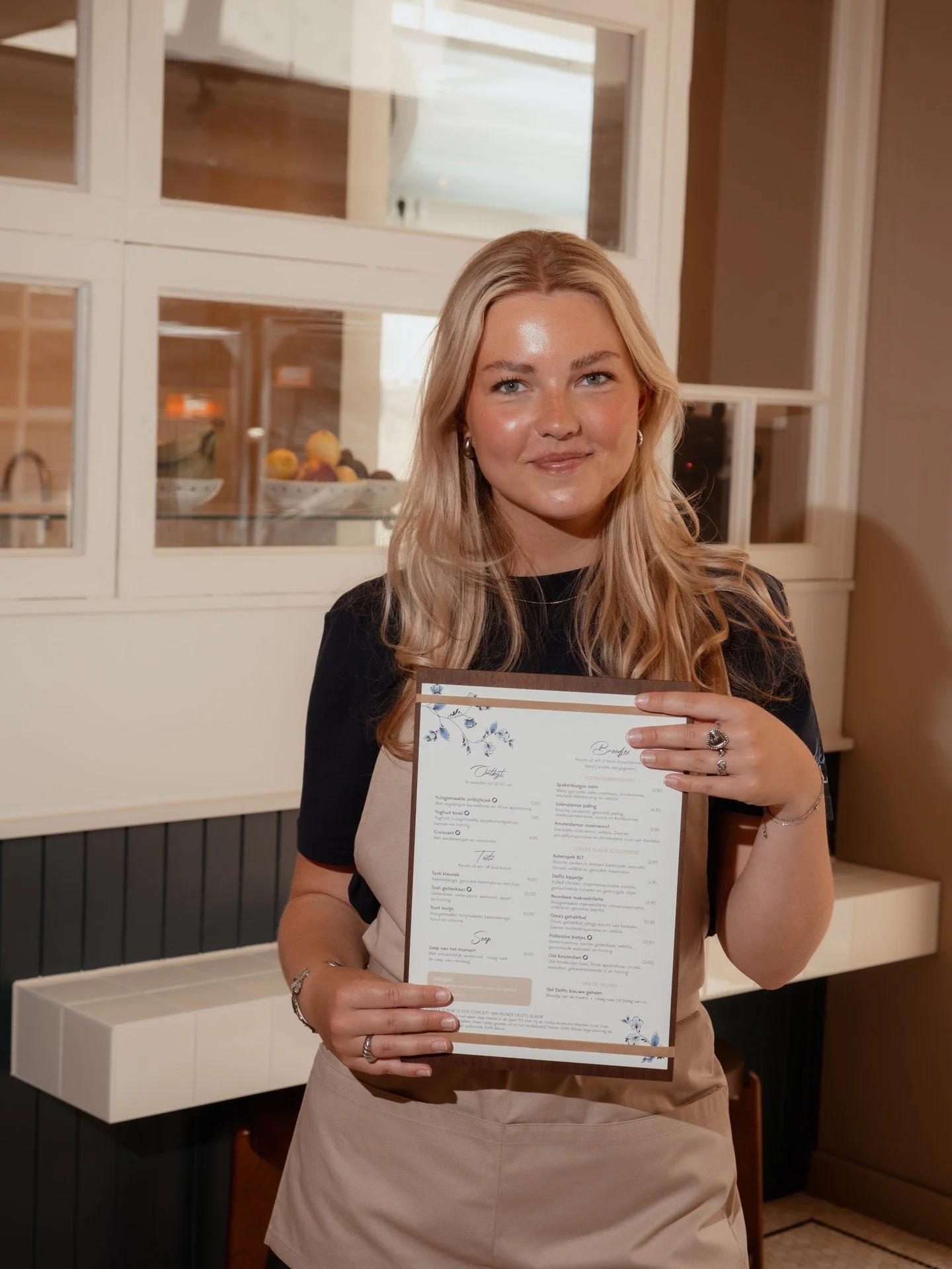 Van ontbijt tot tosti en van soep tot onze signatuurbroodjes: op onze kaart staat voor iedereen iets. Kom langs en geniet van al het lekkers. 💙

#lunchspot #lekkerblauw #delftt #putten #delftsblauw
