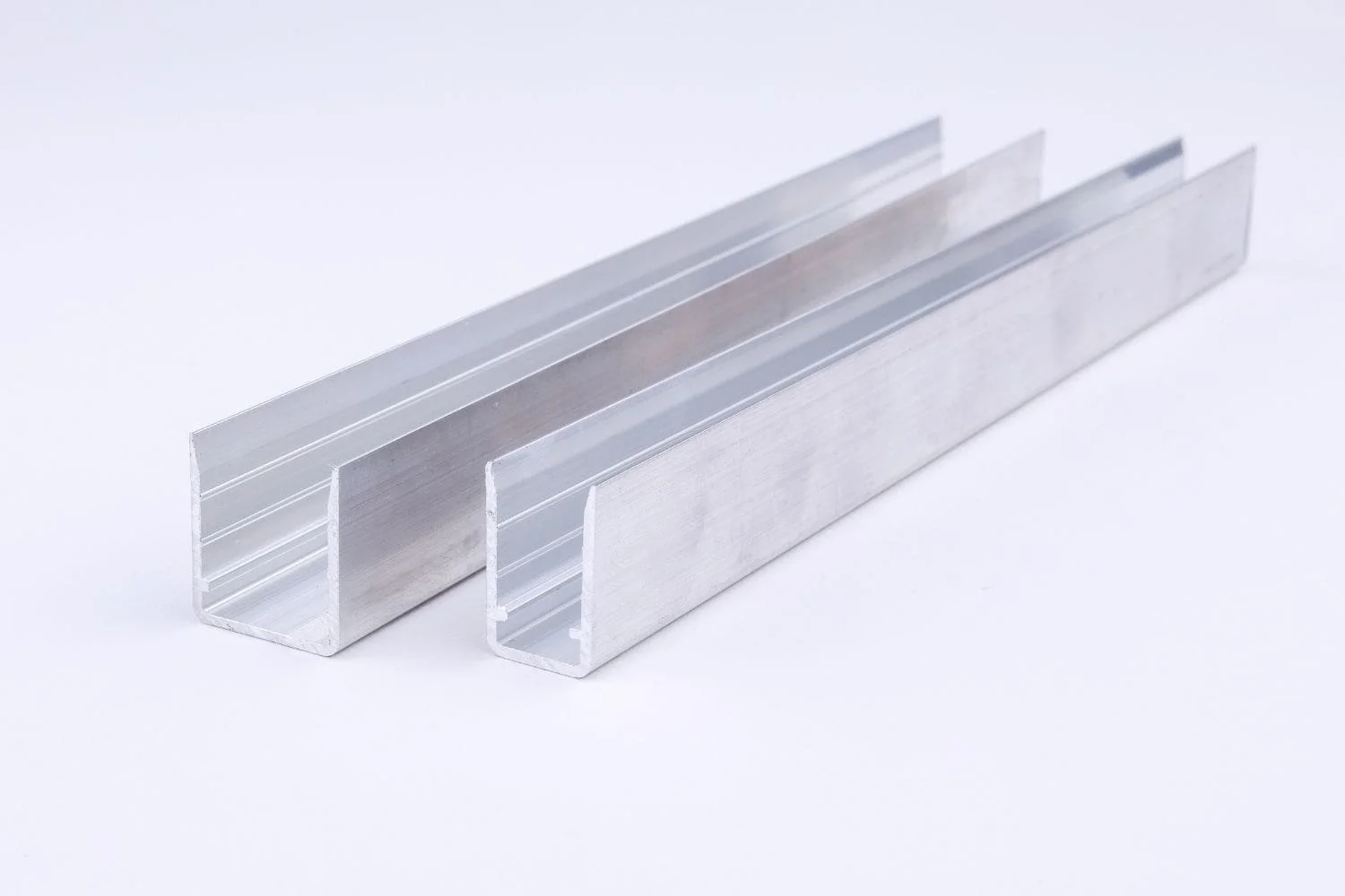 Aluminijast U-profil brez odkapa