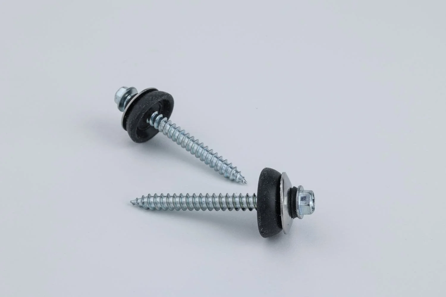 Vijak za valovite plošče za v les