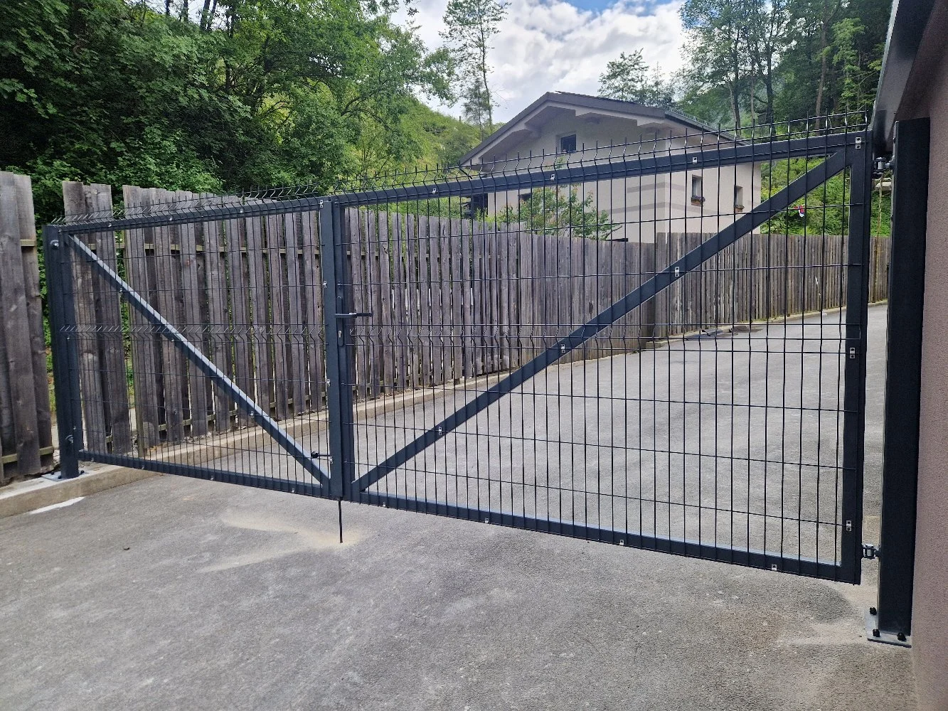 Dvokrilna dvoriščna vrata