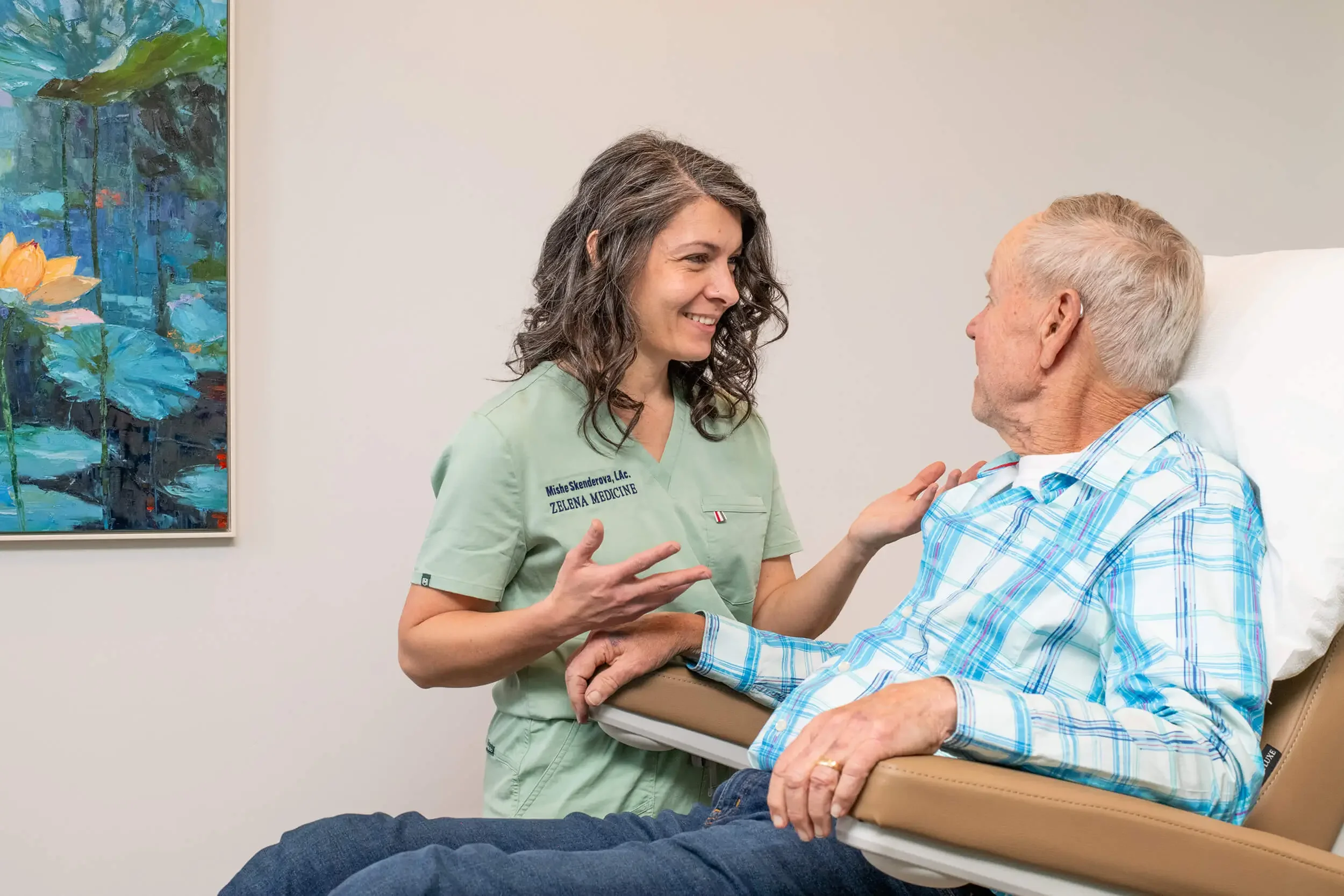 Mishe, female acupuncturist in the Roaring Fork Valley talking with cancer support patient.
