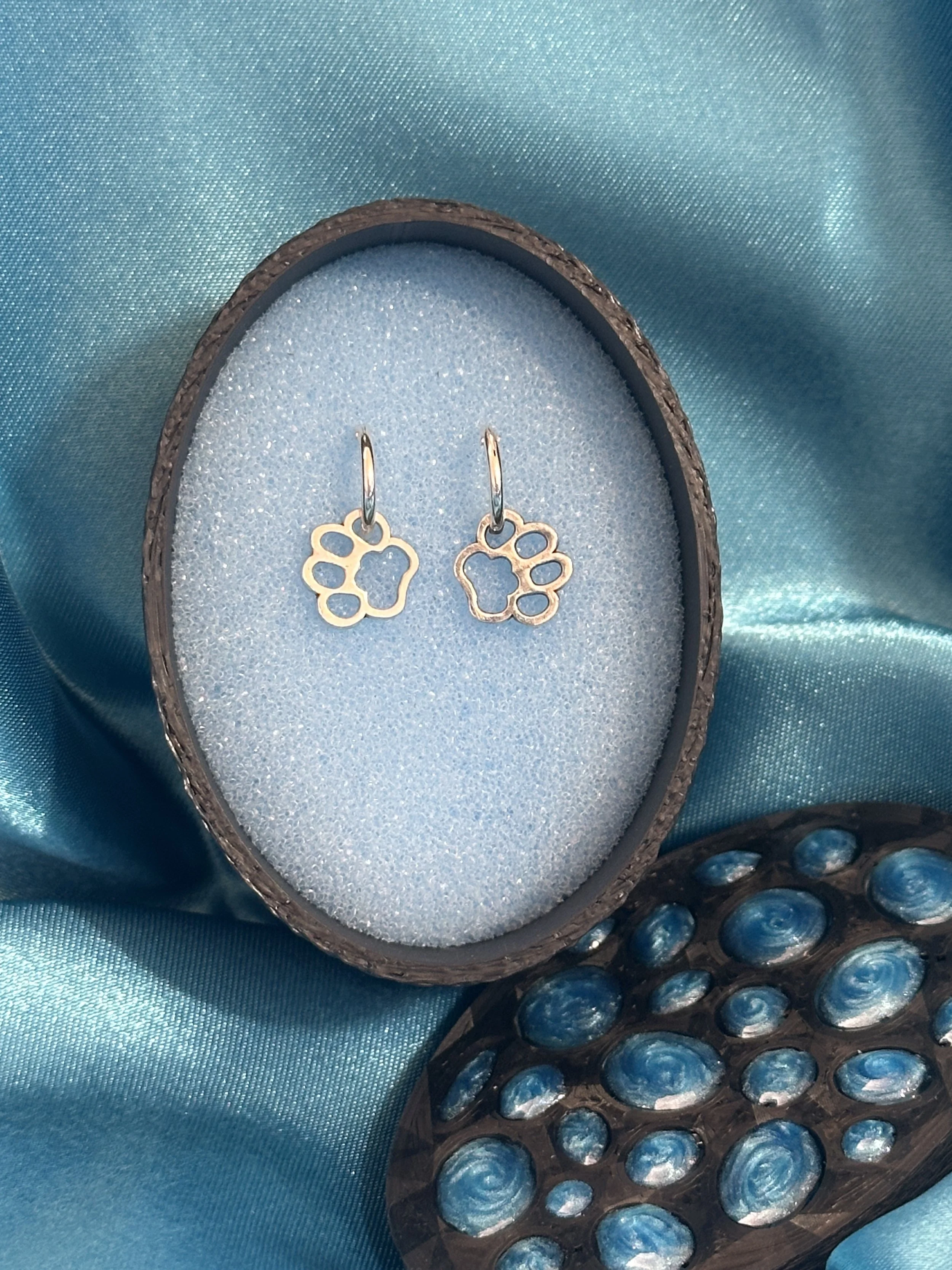 Huggies/Hoops - Paw Print Outline