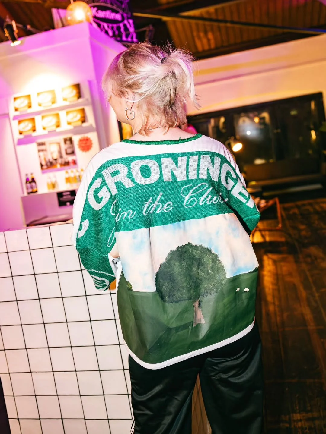 For the opening, @lynnzwartsenburg  got to wear a piece of art herself. An ode to Groningen I mean,look at it. Thanks to @feevthelabel Hand-painted pieces of wearable art ❤️💥

📷 @bydanieksnijder